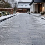 Hvilke fliser tåler salt og vinterafrensning bedst